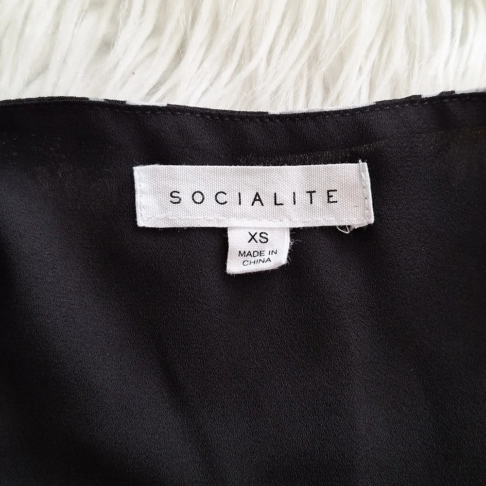 Socialite Daisy Print Top - Picture 8 of 13